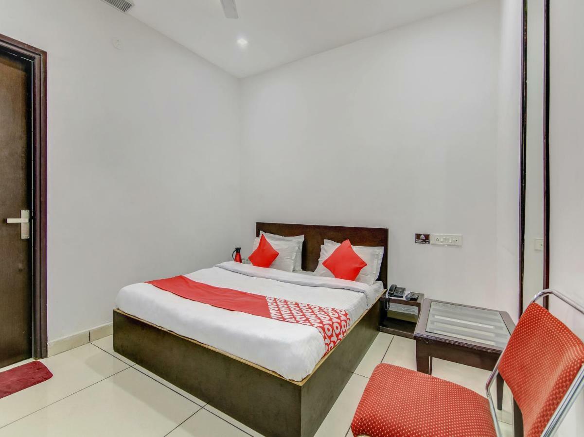 Oyo 27999 Hotel Deep Sirsa Exterior foto